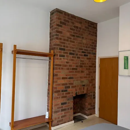 Villa In The Heart Of Leeds (West Yorkshire)